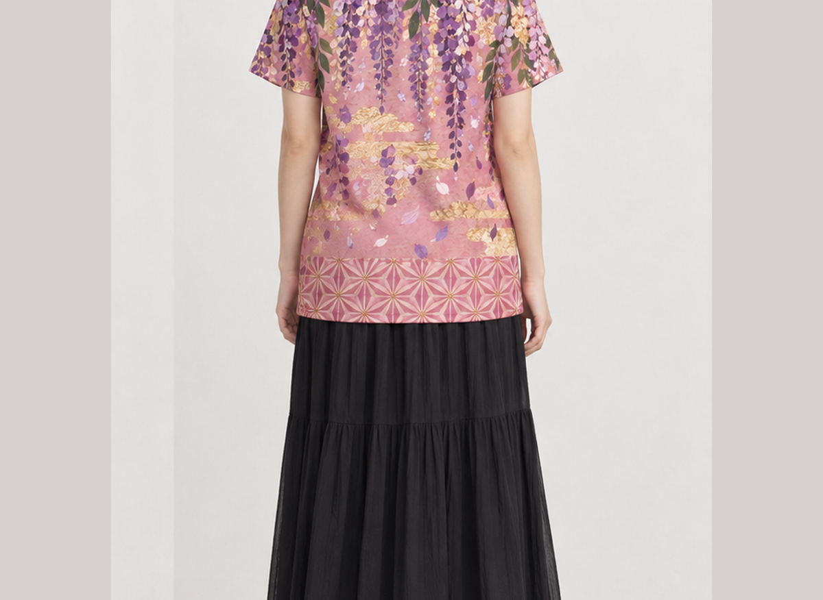 Camiseta Demon Slayer Nezuko Glicínia Castelo Infinito Dry-Fit Premium Unissex — modelo costas